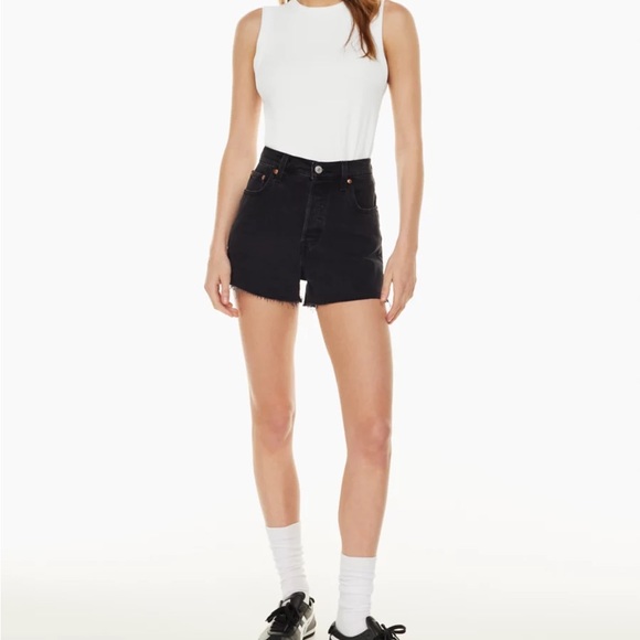 Levi's Ribcage High-Waisted Shorts in Black Lake (Aritzia) - Picture 4 of 7